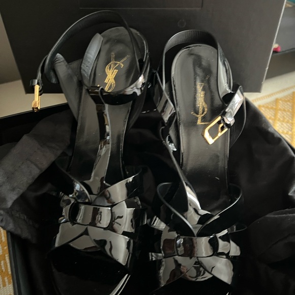 Saint Laurent Vitello Vernice Nero Heels - Picture 2 of 11